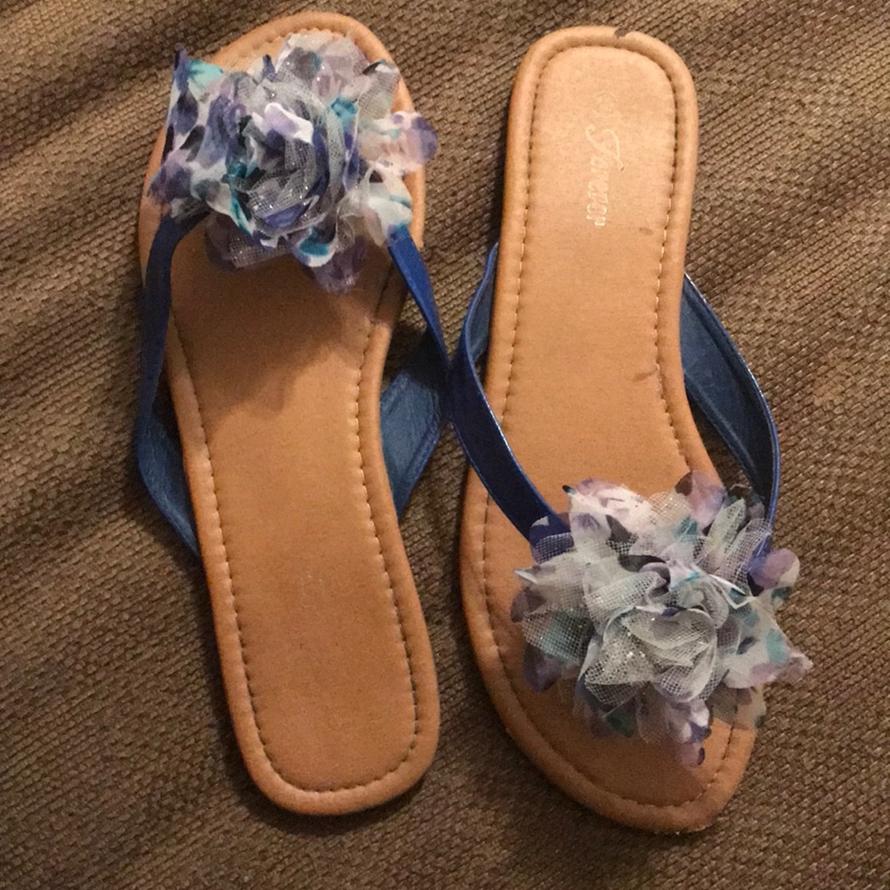 Flower flip flops